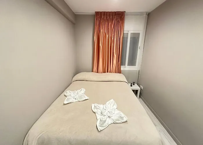 فندق مبيت وإفطار Plaza Serra برشلونة