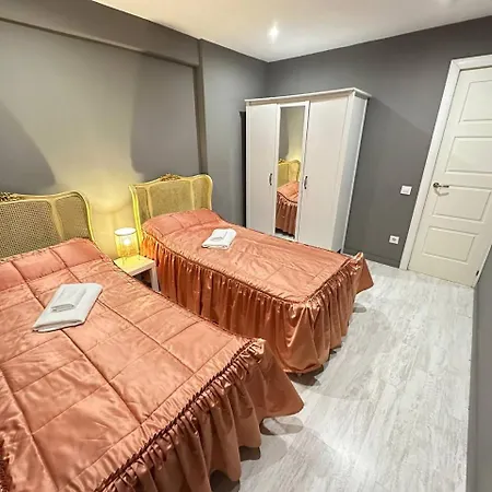 Plaza Serra * برشلونة